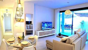 Unclassified image, 5 of 25, button - Luxury 2-Bedroom Apt with Jacuzzi, Patio & Parking 1km from Beach (Torremolinos)