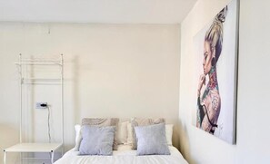 Free WiFi, bed sheets