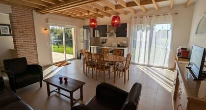 Peaceful cottage in Sologne with garden and private parking