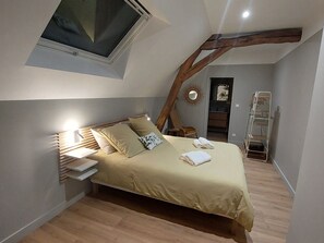 2 室のベッドルーム、WiFi (無料)、ベッドシーツ