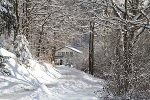 Property grounds - Cozy apartment in a secluded location with eig. Sauna on large balcony (Allendorf (Eder))