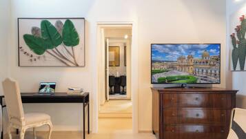Appartement Duplex Design, balcon, vue cour intérieure | Coin séjour