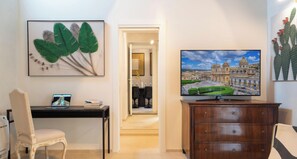 Design Duplex, Balcony, Courtyard View | Living area - Casa Philomena - Noto Design Rooms (Noto)