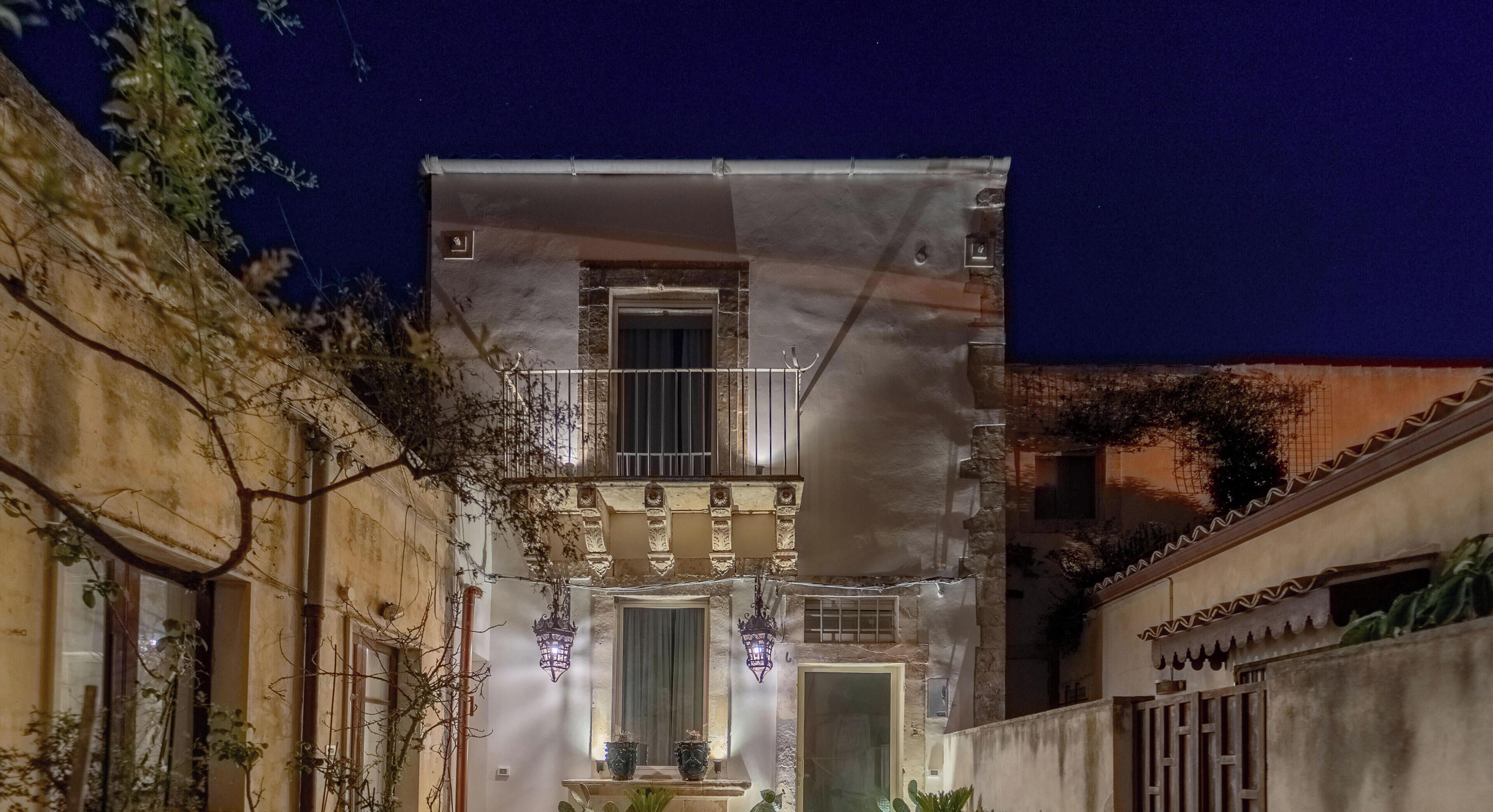 Alloggio Design su due livelli, balcone, vista cortile | Biancheria in cotone egiziano, biancheria da letto di alta qualità