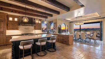 冰箱、微波炉、烤箱、炉灶