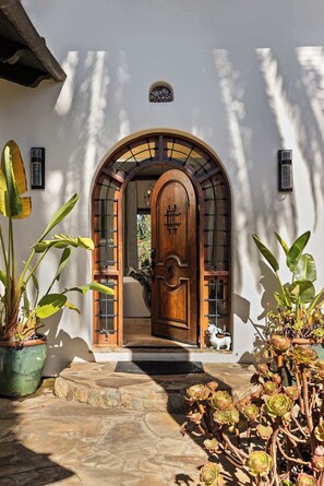 Exterior detail - Panoramic Ocean Views - Spanish Villa+Rooftop Spa (San Diego)