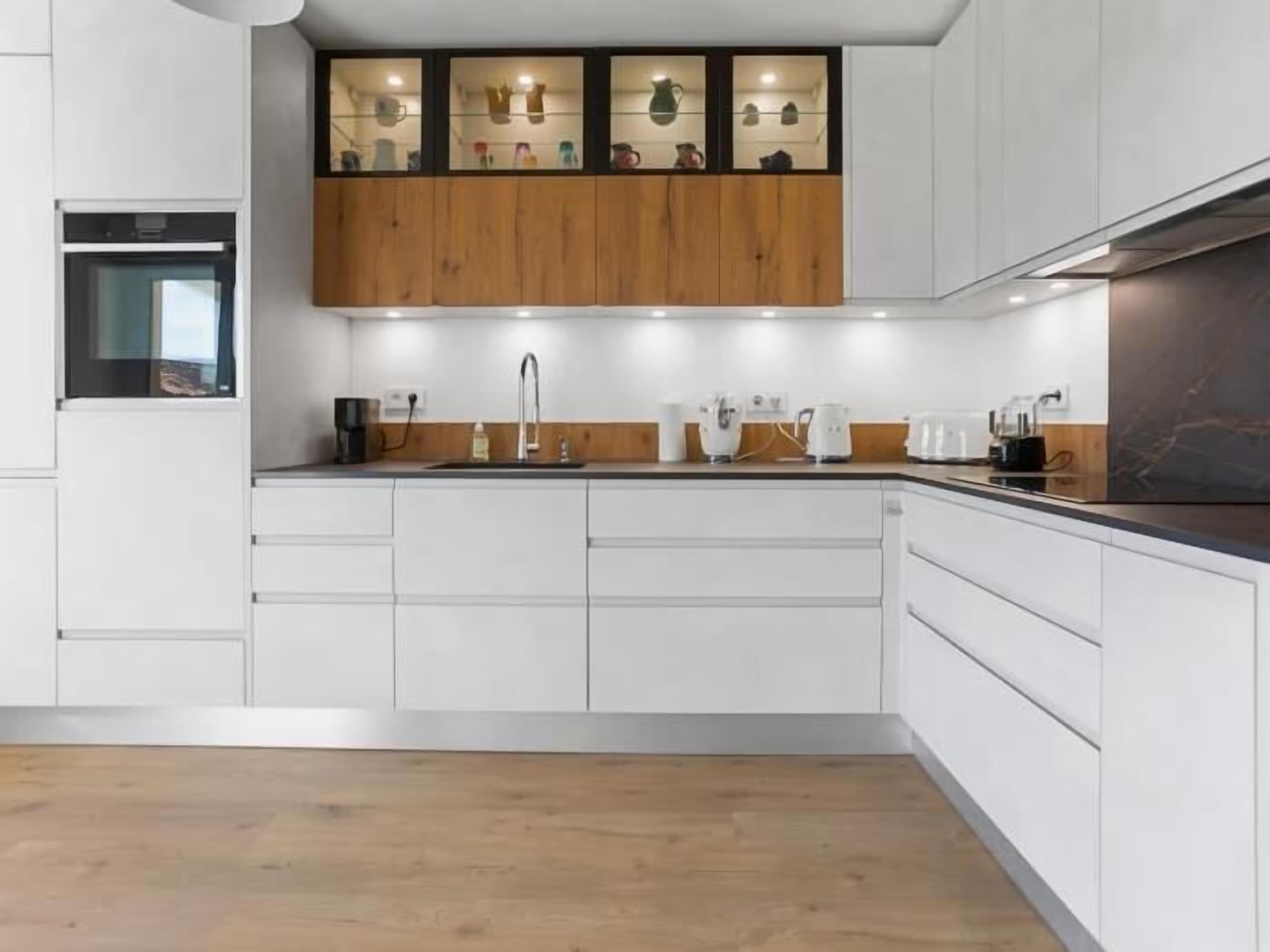 Réfrigérateur, micro-ondes, four, lave-vaisselle