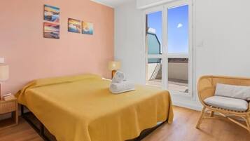 3 bedrooms, iron/ironing board, Internet, bed sheets