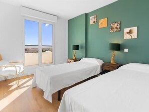 3 bedrooms, iron/ironing board, Internet, bed sheets