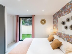 2 bedrooms, iron/ironing board, WiFi - Appart Hotel | 2 bedrooms | Parking | swimming pool (Saint-Raphaël)