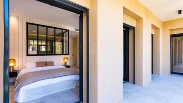 4 bedrooms, iron/ironing board, internet