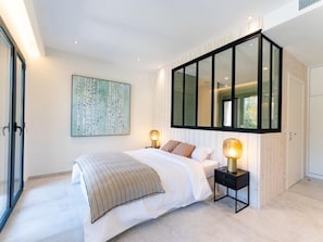 4 camere, ferro/asse da stiro, Wi-Fi