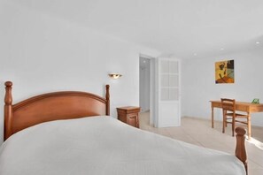 2 chambres, fer et planche à repasser, accès Internet