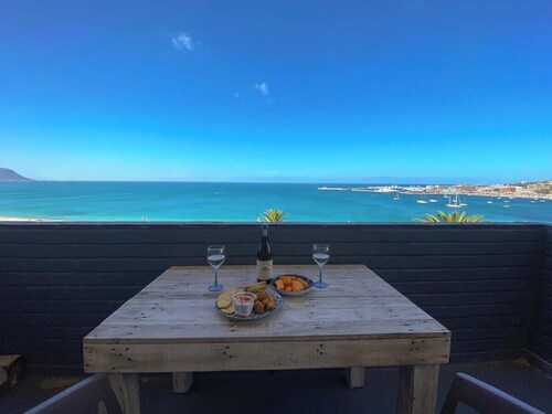 Simon’s Town Seaside Apt | Views, Balcony, Parking