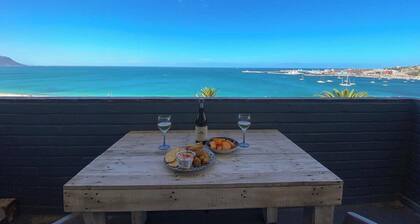 Simon’s Town Seaside Apt | Views, Balcony, Parking