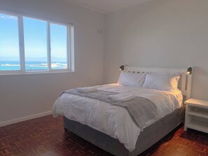 2 bedrooms, iron/ironing board, WiFi, bed sheets - Simon’s Town Seaside Apt | Views, Balcony, Parking (Cape Town)