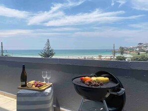 Outdoor dining - Sun, Sea & Sand | Beachfront Stay w/ Garage (Cape Town)