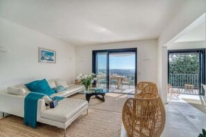 TV, stereo - Villa 250m | 8 adults 4 children | sea view (La Croix-Valmer)