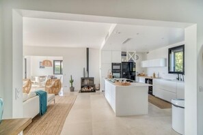 Fernseher, Stereoanlage