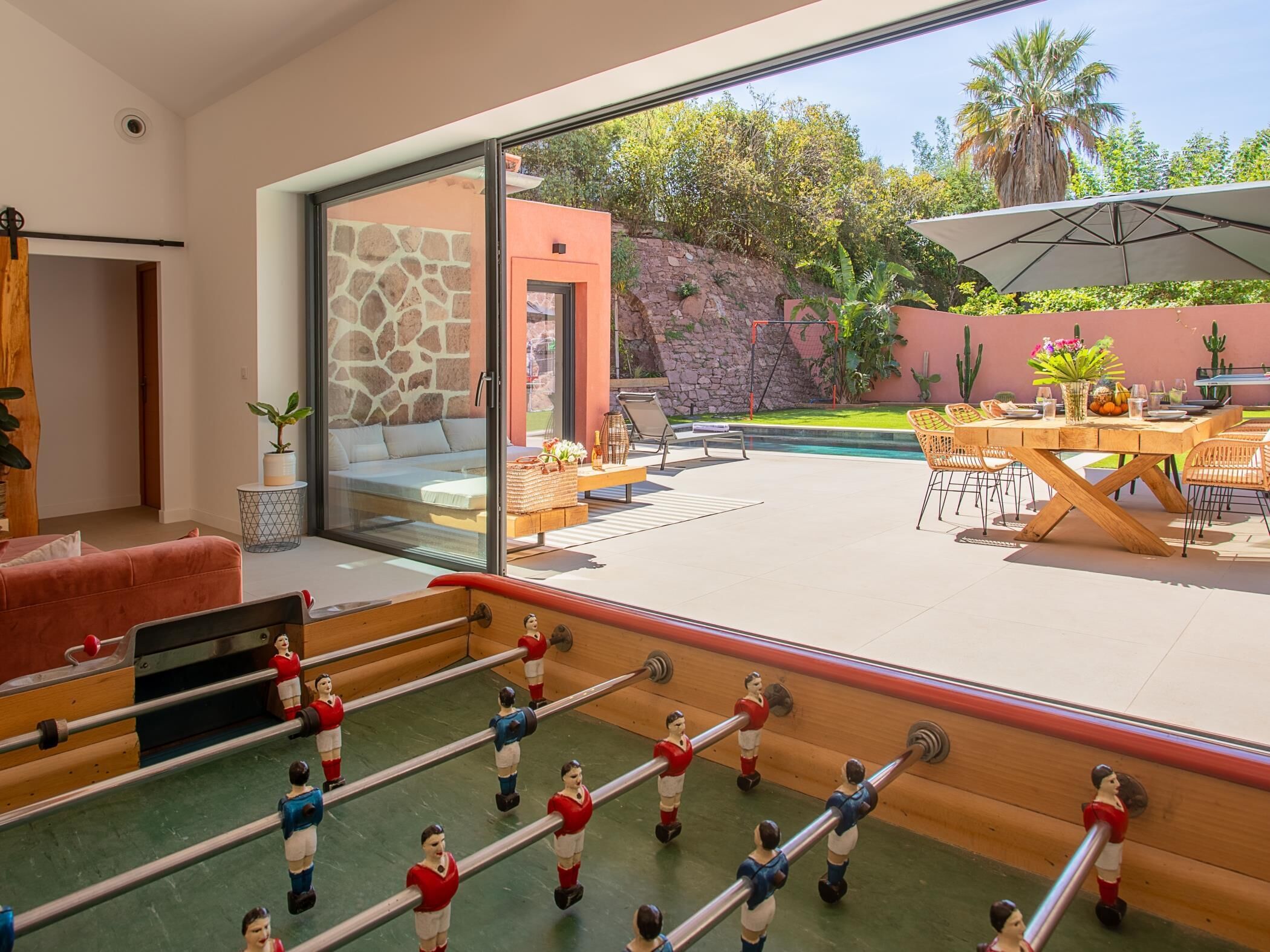 屋外ダイニングエリア