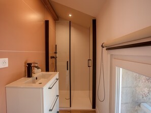 Regadera y secadora de cabello 