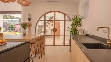 Køleskab, mikrobølgeovn, ovn, opvaskemaskine