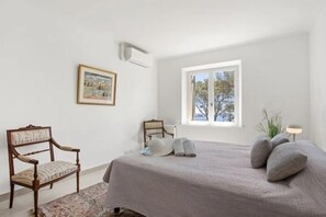 4 多间卧室、熨斗/熨衣板、上网接入、床单