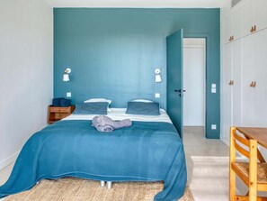 3 habitaciones, tabla de planchar con plancha, internet y ropa de cama 