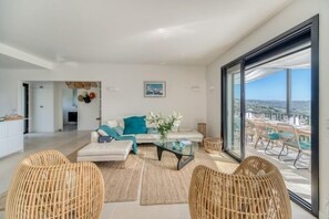 TV, stereo - 4* Villa | sea view | swimming pool | air conditioning | parking (La Croix-Valmer)