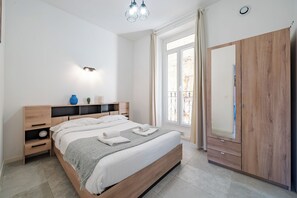 1 chambre, fer et planche à repasser, Wi-Fi gratuit, draps fournis