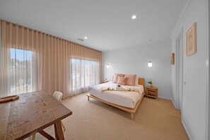 4 slaapkamers, een strijkplank/strijkijzer, gratis wifi, beddengoed