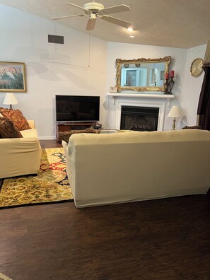 تلفزيون ذكي، مشغل دي في دي، تنس طاولة