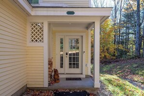 Exterior detail - Kingswood Retreat - Shuttle to Mt.Snow w/Fireplace (Dover)