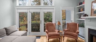 Deerfield Retreat | Shuttle to Mt.Snow w/Fireplace