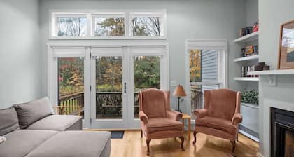 Deerfield Retreat | Shuttle to Mt.Snow w/Fireplace