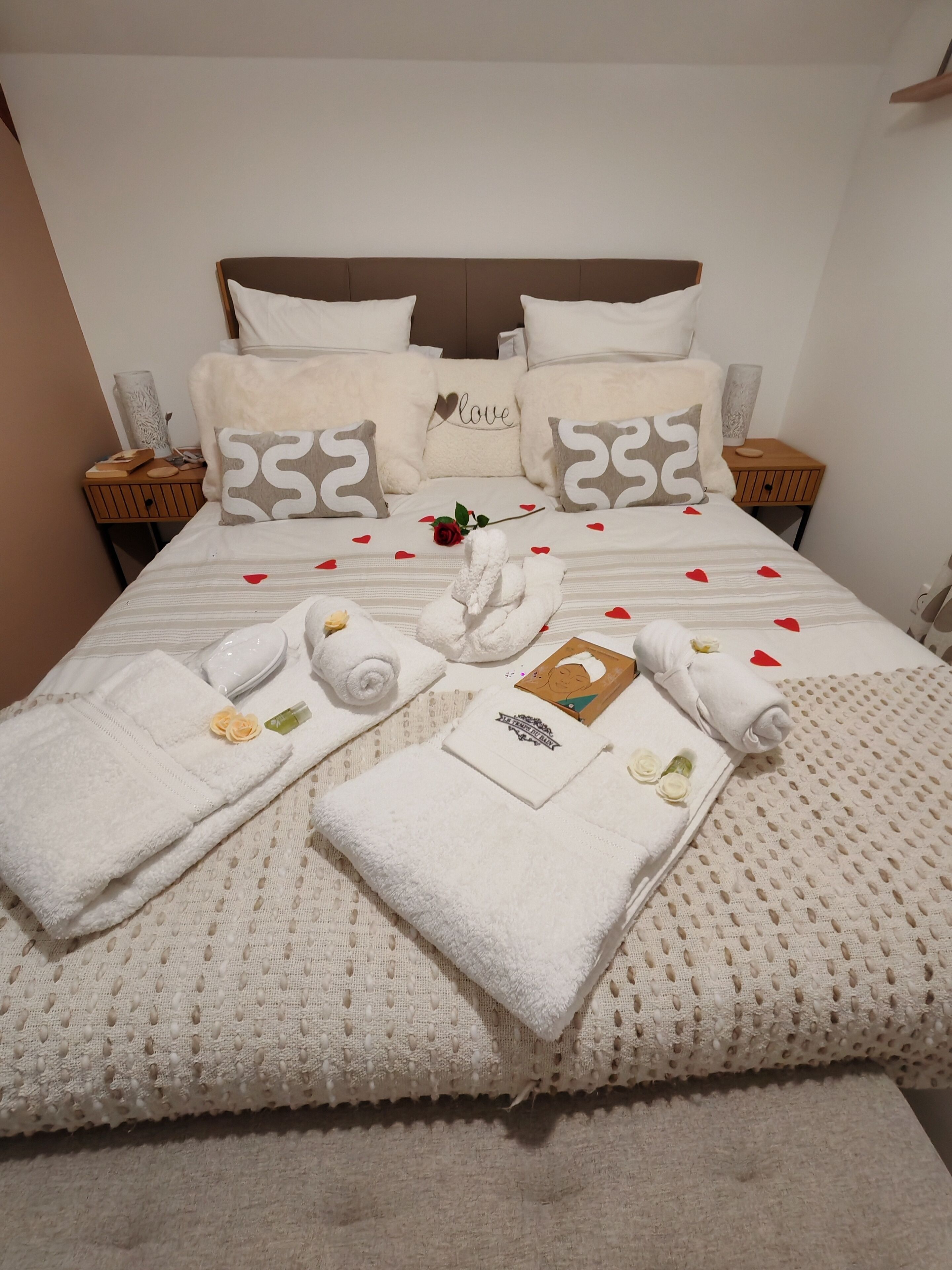 1 bedroom, desk, iron/ironing board, travel cot