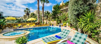 Fantasy Suite in a 400-year-old self-catering rural villa with a communal pool