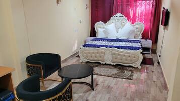 Executive Room | Desk, laptop workspace, free WiFi