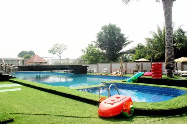 15 outdoor pools - Donwill Hotel (Ho)