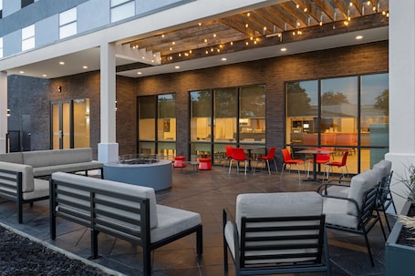 Terrace/patio. Home2 Suites By Hilton Austin South I-35
