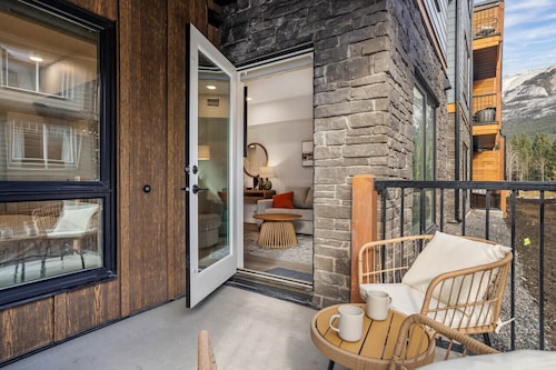 Mtn Views | Outdoor Pool & Hot Tub | Corner Condo