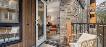 Mtn Views | Outdoor Pool & Hot Tub | Corner Condo