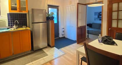 Charming 2-bedroom condo with WiFi, AC in marvelous Montréal