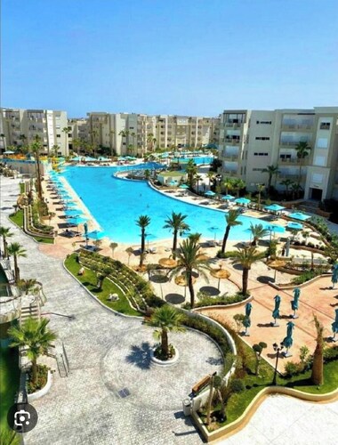Pool-view apartment in a charming, well-secured residence