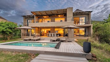 Executive Villa | Terrace/patio