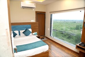 Rollaway beds, free WiFi, bed sheets - JMC Hotel Safar Inn Mhow (Dr. Ambedkar Nagar)