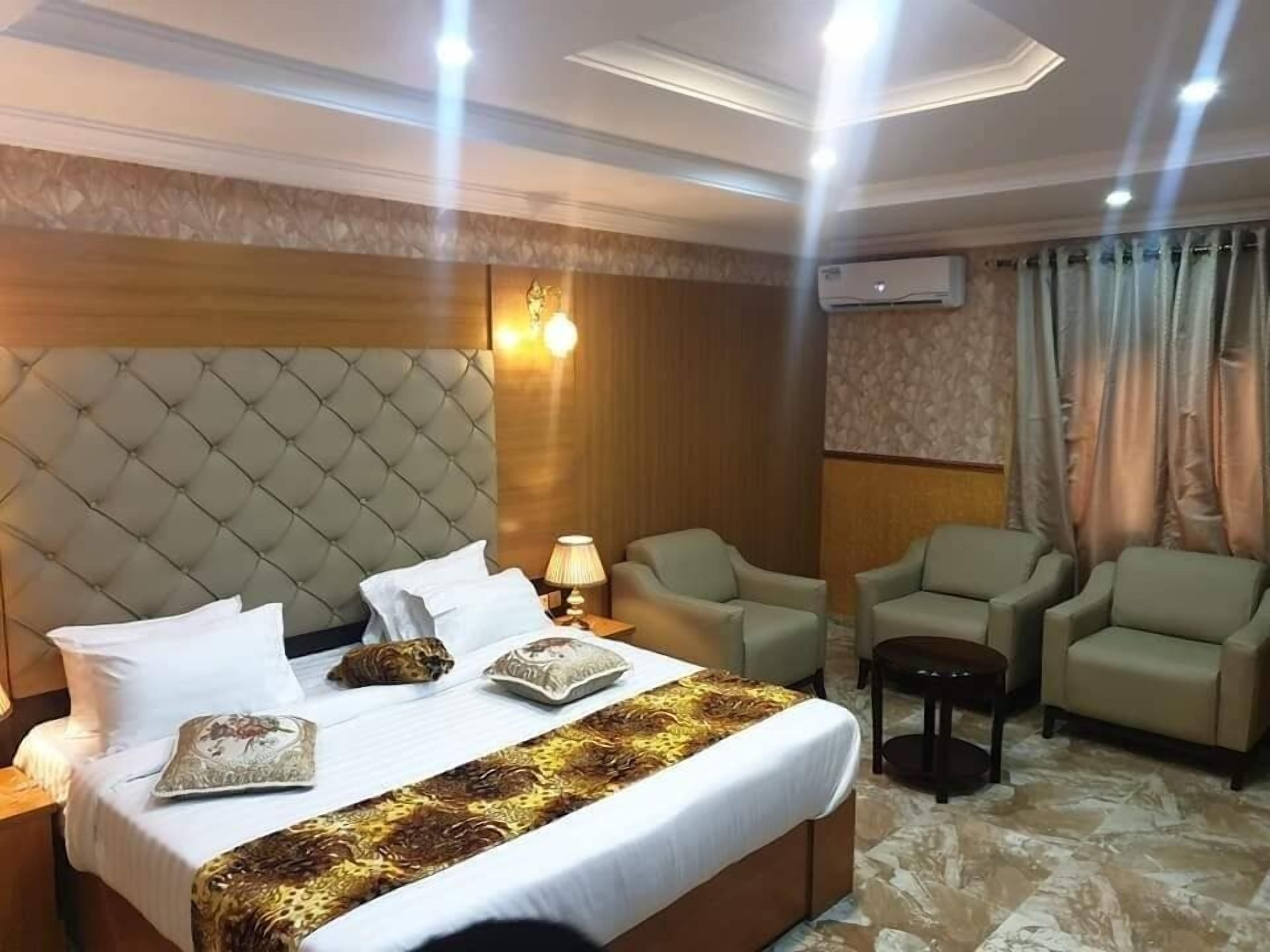 Desk, laptop workspace, free WiFi