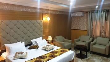 Desk, laptop workspace, free WiFi