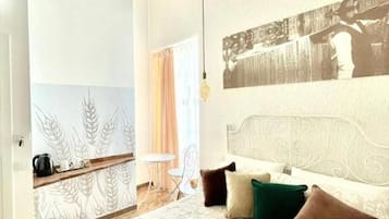 Deluxe-Doppelzimmer, Balkon, Stadtblick | Zimmersafe, Schreibtisch, Verdunkelungsvorhänge, schallisolierte Zimmer