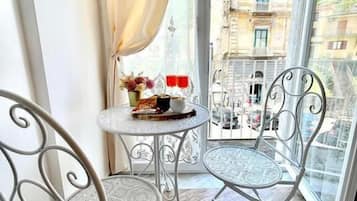 Comfort-Doppelzimmer, Balkon, Bergblick | Zimmersafe, Schreibtisch, Verdunkelungsvorhänge, schallisolierte Zimmer